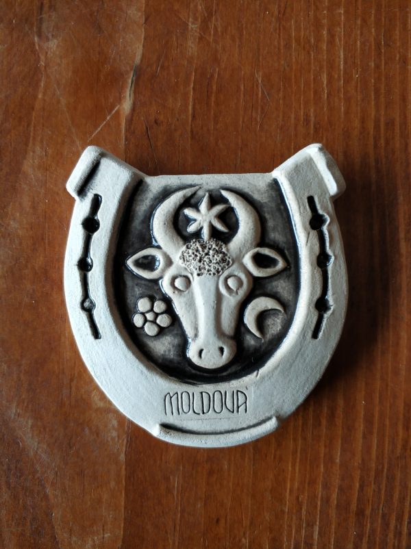 Pottery souvenir Horseshoe with buffalo head