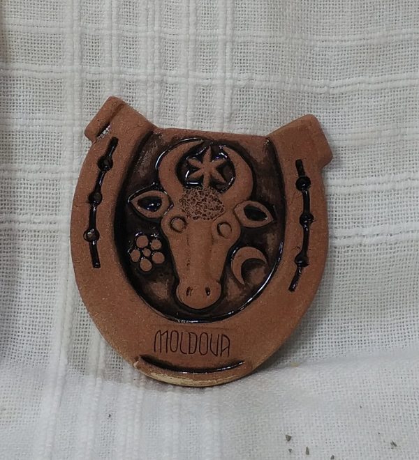 Pottery souvenir handicraft Brown horseshoe and buffalo